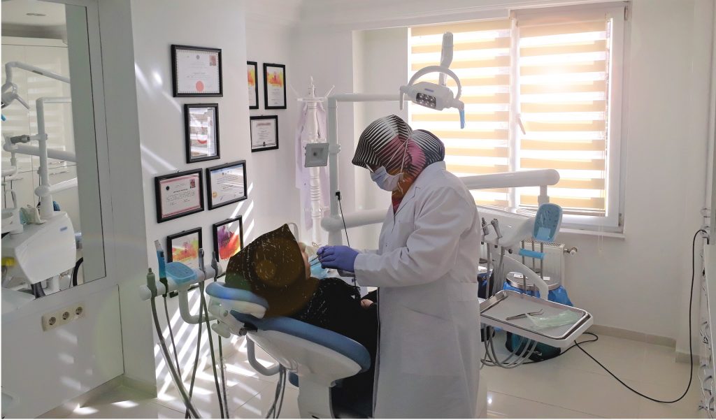 Dt. Ayşegül Öztürk Diş Kliniği | Hasta Tedavisi